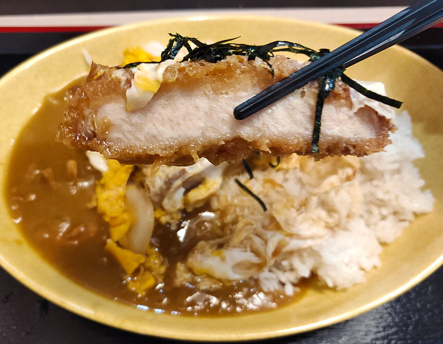 カレーかつ丼(640円)