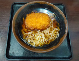 [峠の蕎麦]コロッケそば(450円)[三ノ輪]