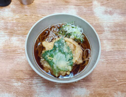 [笠置そば]玉ねぎの梅肉入り天そば(440円)[西荻窪]