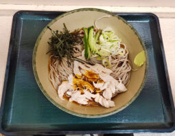[箱根そば]蒸し鶏の辛味そば(530円)[川崎]