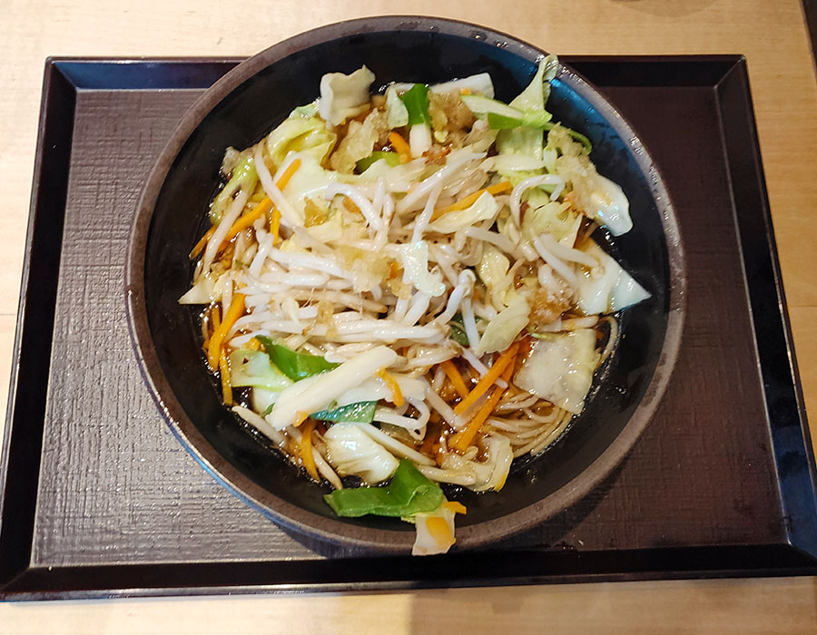 [いわもとQ]野菜たっぷりそば(540円)