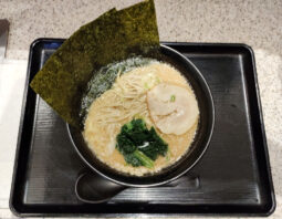 [名代 富士そば]吉祥寺武藏家 家系そば(650円)