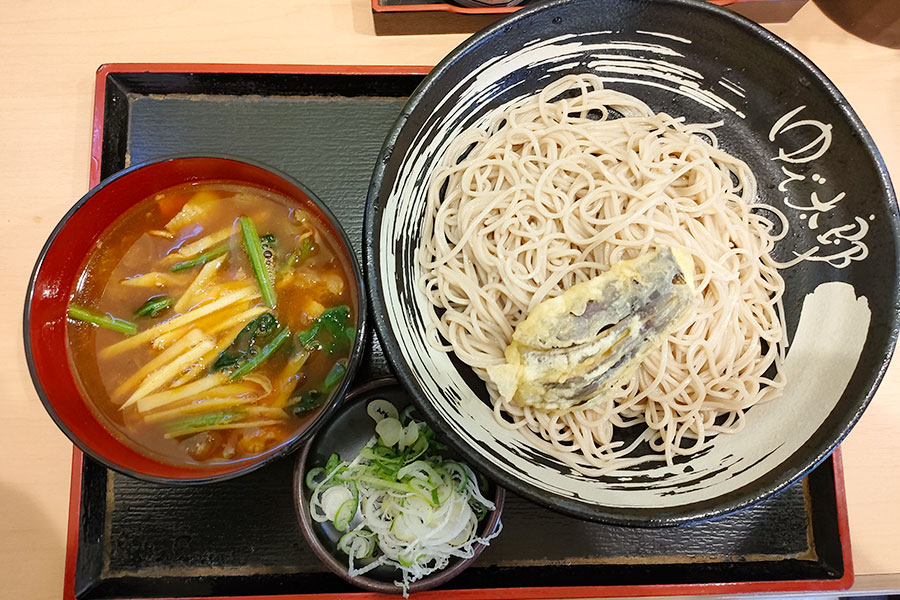 [ゆで太郎]スパイシーカレーつけ蕎麦なす天添え(680円)