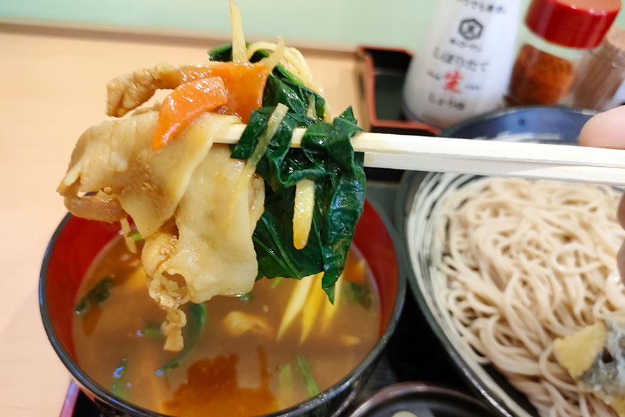 [ゆで太郎]スパイシーカレーつけ蕎麦なす天添え(680円)